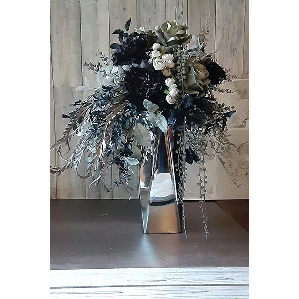 白黒グレー、モノトーンのアーティフィシャルフラワーアレンジメント