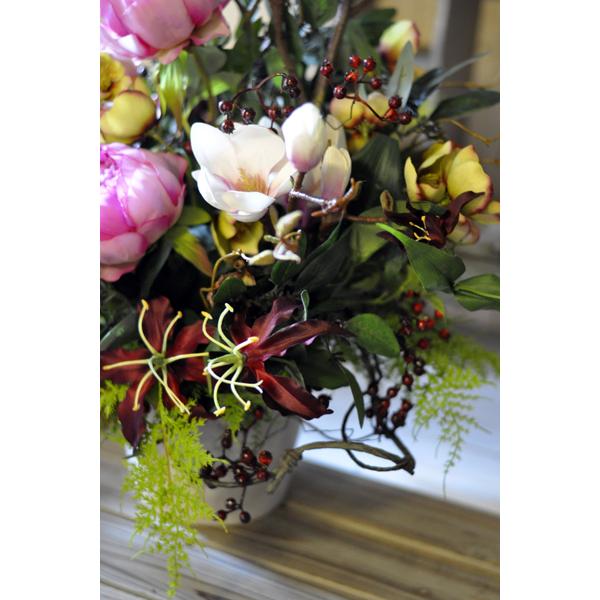 特大サイズ・絢爛豪華・フラワーアレンジメント・まりも 大輪の芍薬でアーティフィシャルフラワーアレンジメント「Corbeau rose