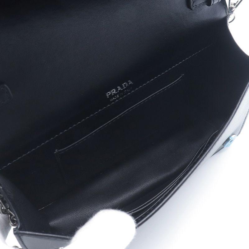 プラダ ミニバッグ 1BP019 ナイロン レザー ブラック ショルダーバッグ チェーンバッグ トライアングルロゴ 三角ロゴ 黒 中古 送料無料 楽天市場】[返品OK] プラダ ミニバッグ 1BP019 ナイロン レザー