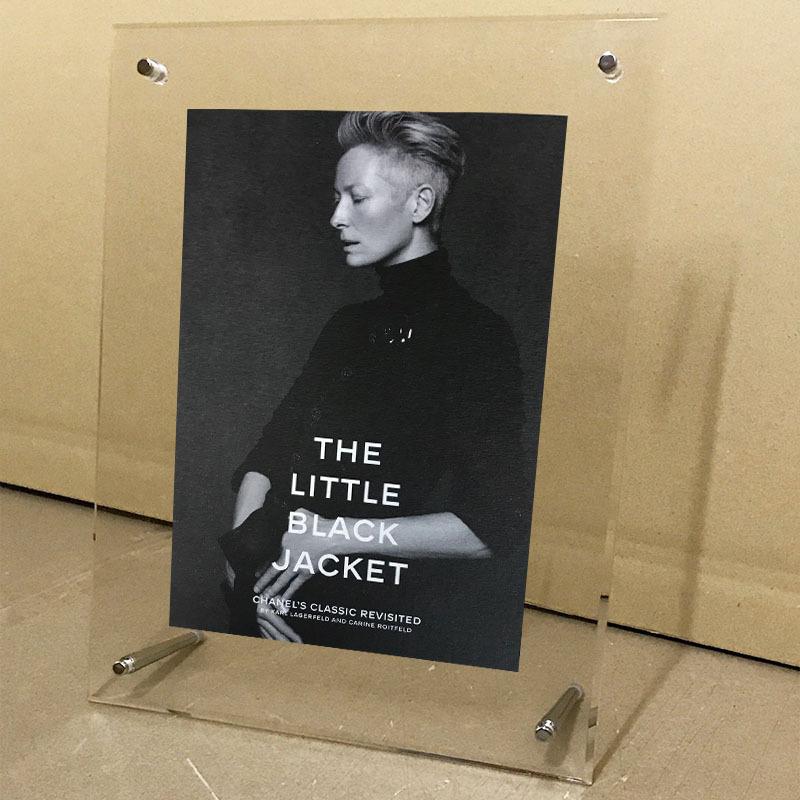 額装品/シャネル キルスティン ダンスト/ラガーフェルド/ポスター/インテリア シャネル The Little Black Jacket エル ファニング（カール