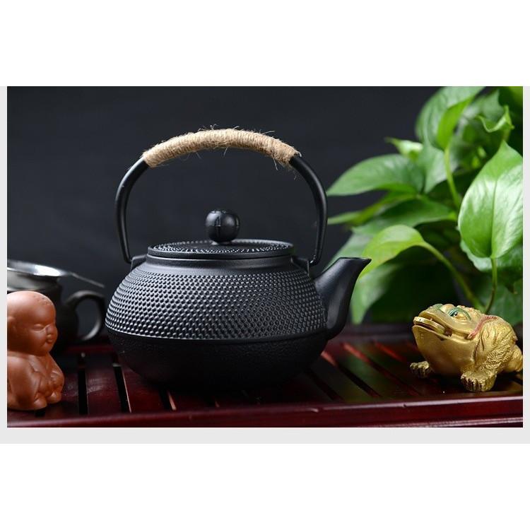 ファッションデザイナー 直火 茶器 急須 ポット 鉄製ケトル やかん 鉄瓶 送料無料 税込 900ml お祝い 和モダン おしゃれ 南部鉄器風あられ 鉄分補給 ティーポット Pathwaysfl Org