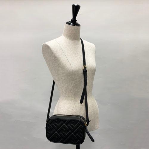 FENDI ミニポシェット 美品 FENDI（フェンディ） ショルダーバッグ レザー FF ミニバッグ ブラック