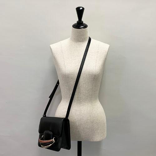 ☆送料・関税込☆Chloe★KATTIE クロスボディバッグ★ Chloe クロエ “KATTIE”クロスボディバッグ CHC22SS500G14 CHLOE