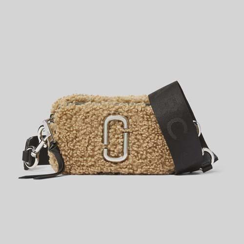 マークジェイコブス ショルダーバッグ モコモコ 秋冬 THE SNAPSHOT TEDDY レディース ブラック グレー ブラウン H130M06FA21 MARC JACOBS Gift バッグ G2140102549(19350円)