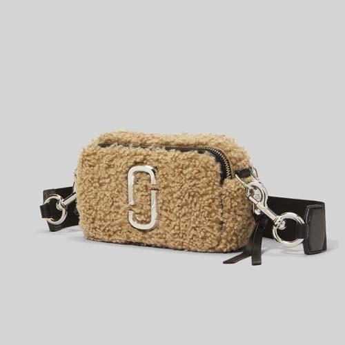 マークジェイコブス ショルダーバッグ モコモコ 秋冬 THE SNAPSHOT TEDDY レディース ブラック グレー ブラウン H130M06FA21 MARC JACOBS Gift バッグ G2140102549(19350円)