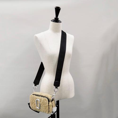マークジェイコブス ショルダーバッグ モコモコ 秋冬 THE SNAPSHOT TEDDY レディース ブラック グレー ブラウン H130M06FA21 MARC JACOBS Gift バッグ G2140102549(19350円)