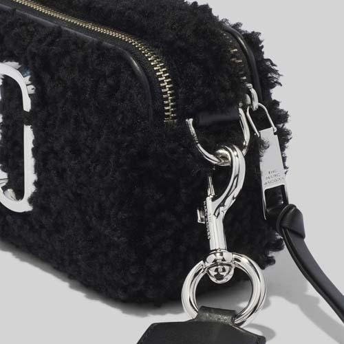マークジェイコブス ショルダーバッグ モコモコ 秋冬 THE SNAPSHOT TEDDY レディース ブラック グレー ブラウン H130M06FA21 MARC JACOBS Gift バッグ G2140102549(19350円)