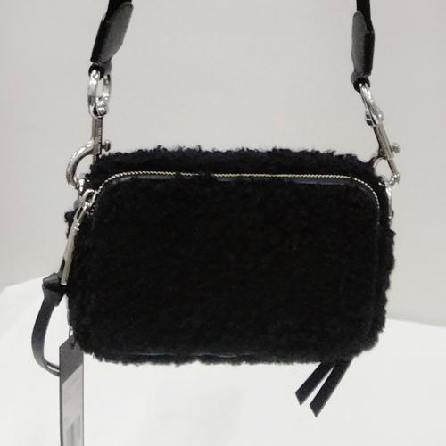 マークジェイコブス ショルダーバッグ モコモコ 秋冬 THE SNAPSHOT TEDDY レディース ブラック グレー ブラウン H130M06FA21 MARC JACOBS Gift バッグ G2140102549(19350円)