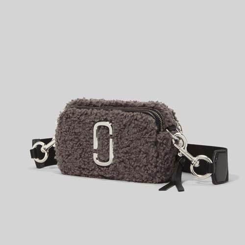 マークジェイコブス ショルダーバッグ モコモコ 秋冬 THE SNAPSHOT TEDDY レディース ブラック グレー ブラウン H130M06FA21 MARC JACOBS Gift バッグ G2140102549(19350円)