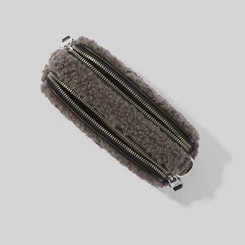 マークジェイコブス ショルダーバッグ モコモコ 秋冬 THE SNAPSHOT TEDDY レディース ブラック グレー ブラウン H130M06FA21 MARC JACOBS Gift バッグ G2140102549(19350円)