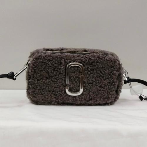 マークジェイコブス ショルダーバッグ モコモコ 秋冬 THE SNAPSHOT TEDDY レディース ブラック グレー ブラウン H130M06FA21 MARC JACOBS Gift バッグ G2140102549(19350円)