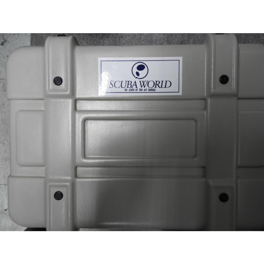 美品　SCUBAWORLD ドライスーツケース　予備クッション付(4335)