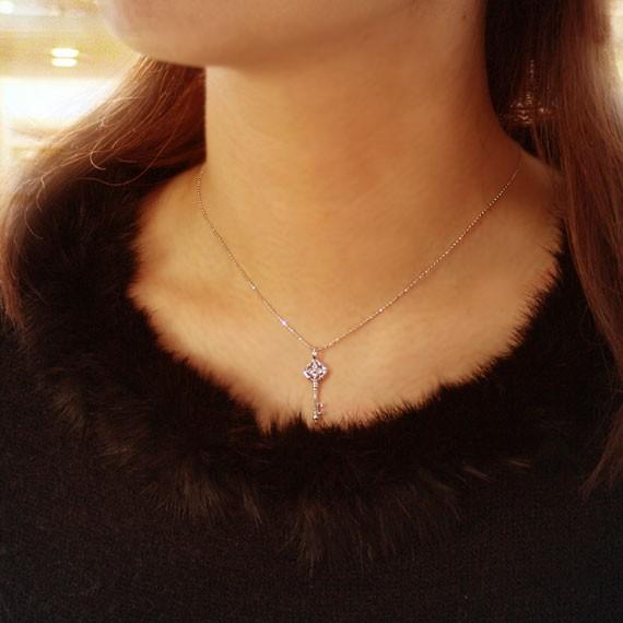 ダイヤモンド0.01ct ネックレス 幸運の四つ葉のクローバー キー 鍵 K10 