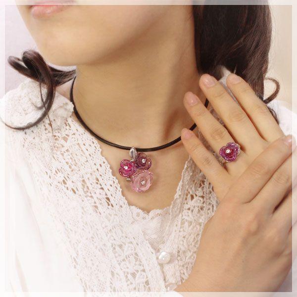ANNE CLAY アンヌ・クレイ 3つバラ 薔薇 ネックレス「Fuchsia 