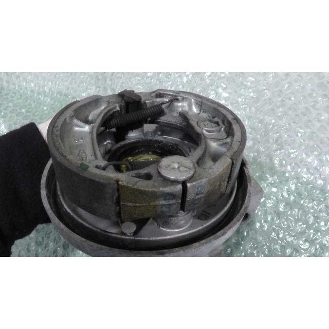 ドラム ディオフィット AF27-4319xxx の ドラムブレーキ *1571884995 中古