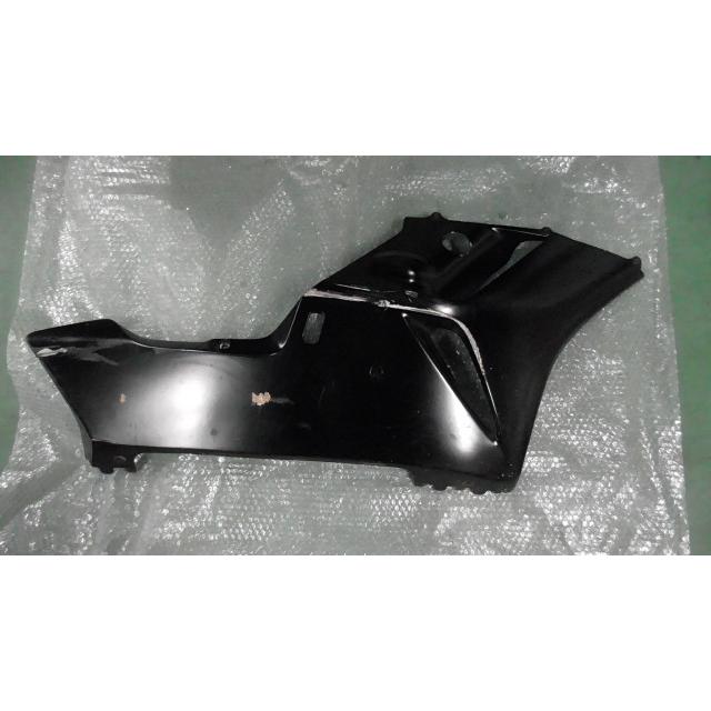 cbr1000rr sc57 後期右アンダーカウル CBR1000RR SC57 の アンダーカウル 右 傷 ヒビ *1615251385 中古