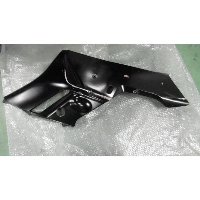 cbr1000rr sc57 後期右アンダーカウル CBR1000RR SC57 の アンダーカウル 右 傷 ヒビ *1615251385 中古