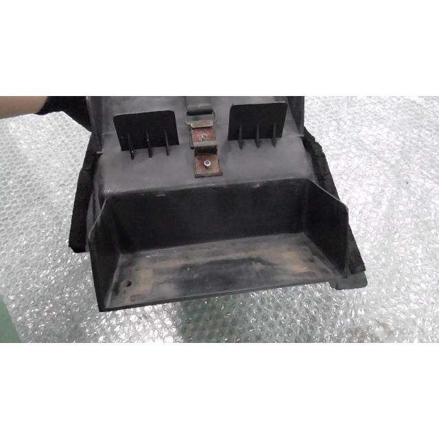 XJR400 4HM-012xxx の リアインナーフェンダー *1620870458 中古