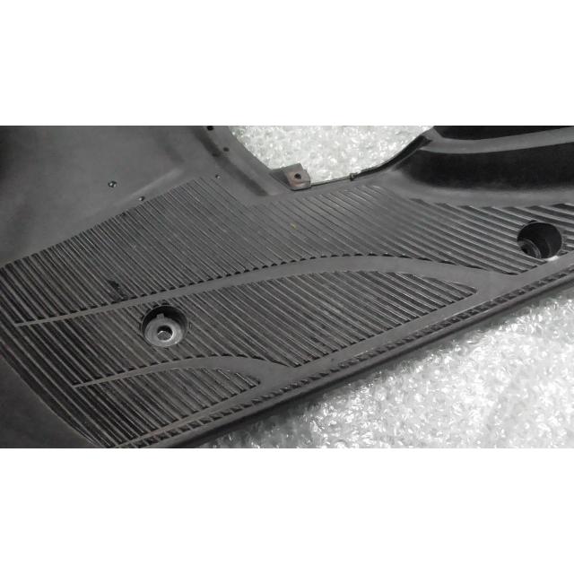 トリシティ125 SE82J-003xxx の ステップボード *1634697933 中古