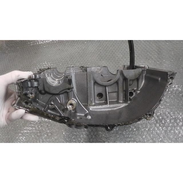 バリオス　クランクケース バリオス ZR250A-021xxx の クランクケース 上 *1637032994 中古