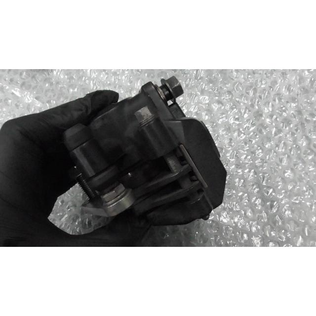 アドレス125 DT11A-100xxx の ブレーキキャリパー *1649985346 中古