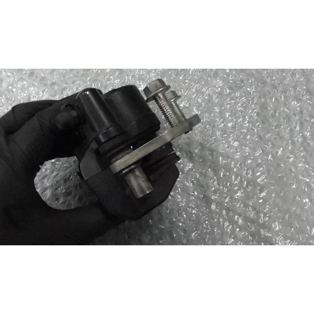 アドレス125 DT11A-100xxx の ブレーキキャリパー *1649985346 中古