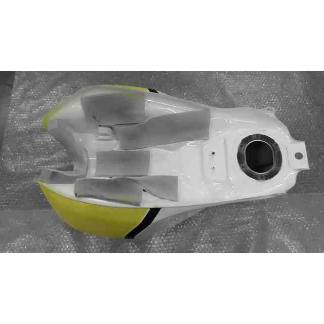CB400SF HYPER VTEC NC42 の ガソリンタンク 3 *1679551659 中古 CB400SF HYPER VTEC NC42 の ガソリンタンク 3 *1679551659 中古