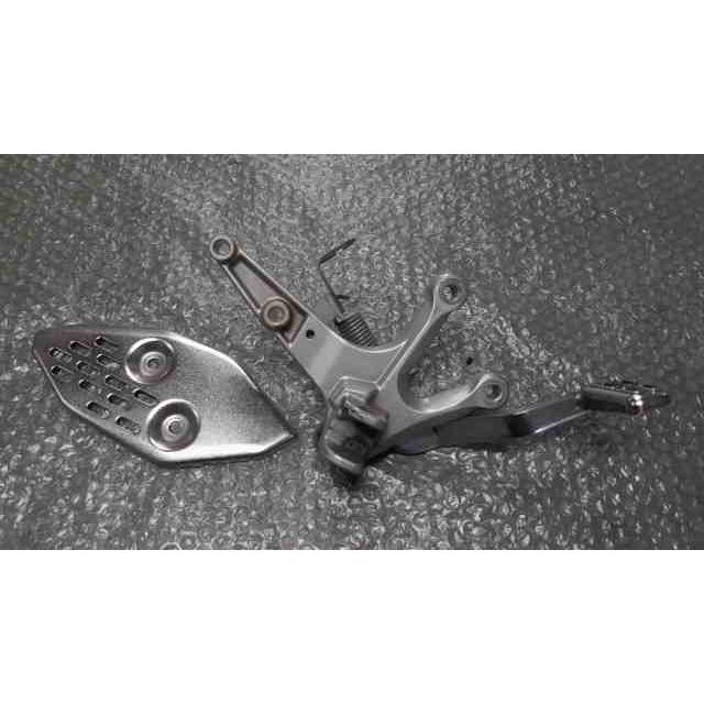 YZF-R25 RG10J-013xxx の ステップ右 ブレーキペダル *1681778730 中古
