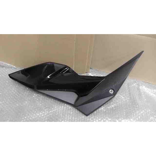 CBR400R NC56-1200xxx の サイドカバー 左 傷 *1693961836 中古