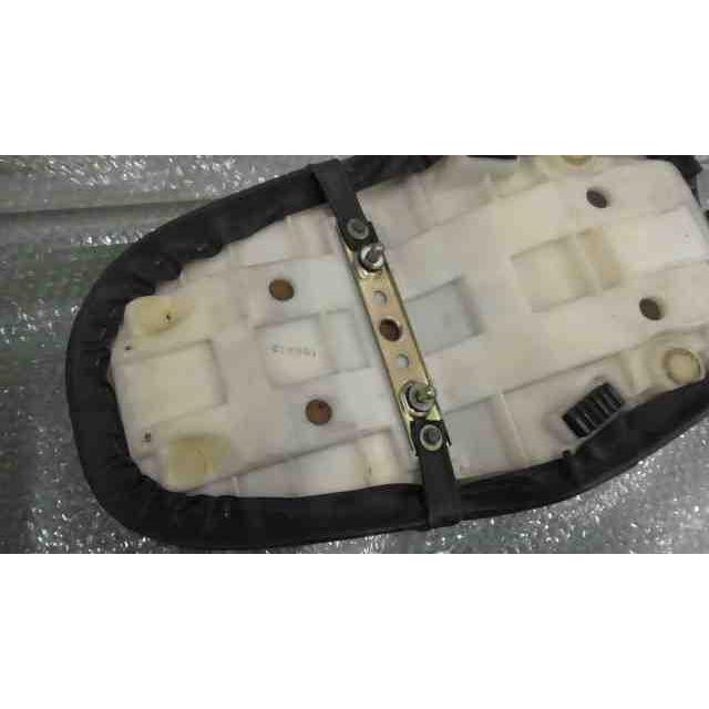 バンディット250VZ GJ77A-111xxx の シート *1703033131 中古 : バイク