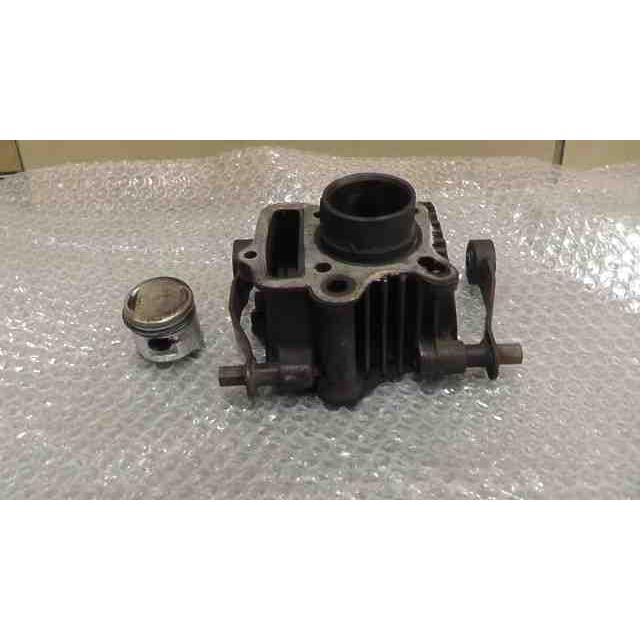 シャリー 6V CF50-3320xxx の シリンダー ピストン *1715301365 中古