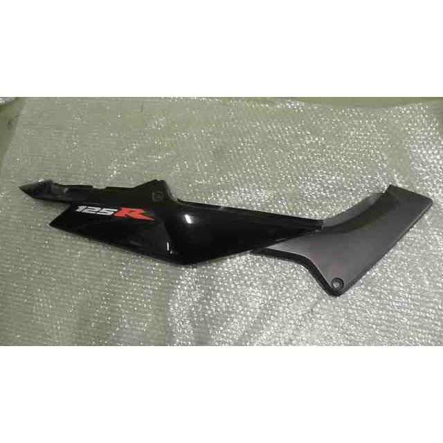 CBR125R MLHJC34A055117xxx の シートカウル 右 傷 *1724721356 中古 