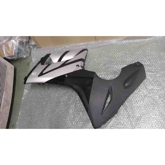 CBR125R MLHJC34A055117xxx の サイドカウル 左 傷 *1724723586 中古 