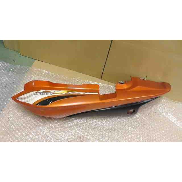 【値下げ◎】 K1300R オレンジ シートカウル CBF125 LALPCJ729E3301xxx の シートカウル 左 *1744080337 中古