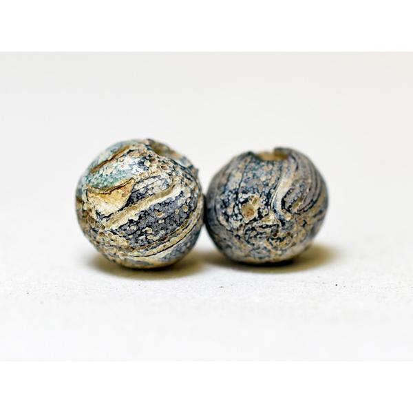古墳期 硝子玉一連 風化 出土品 とんぼ玉 - メルカリ