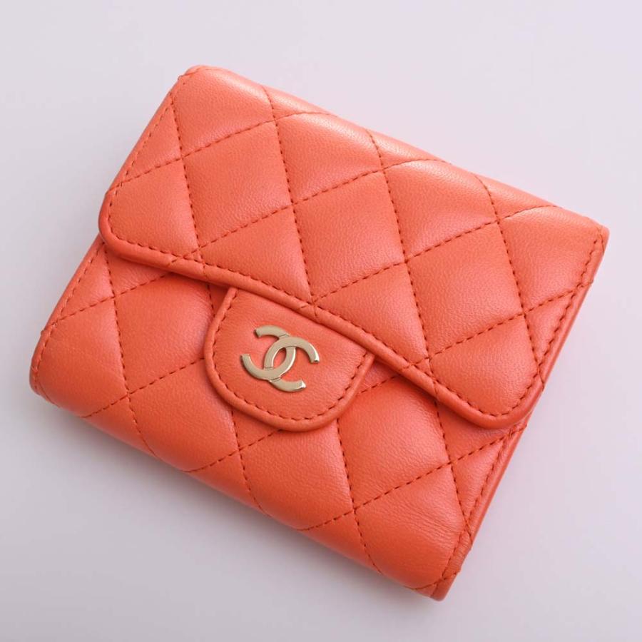 CHANEL シャネル ラムスキン マトラッセ ココマーク 三つ折り CHANEL シャネル ラムスキン マトラッセ ココマーク 三つ折り
