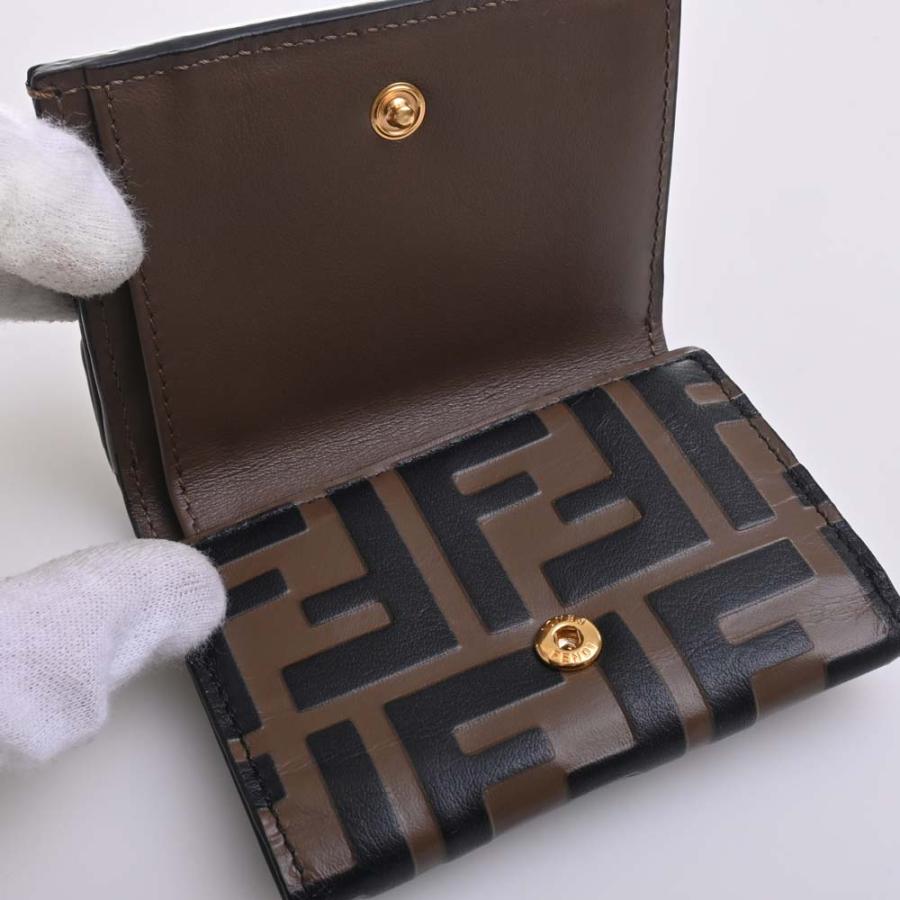 FENDI ブラウン 三つ折り財布 FENDI フェンディ 財布 三つ折り財布 BAGUETTE MICRO TRIFOLD