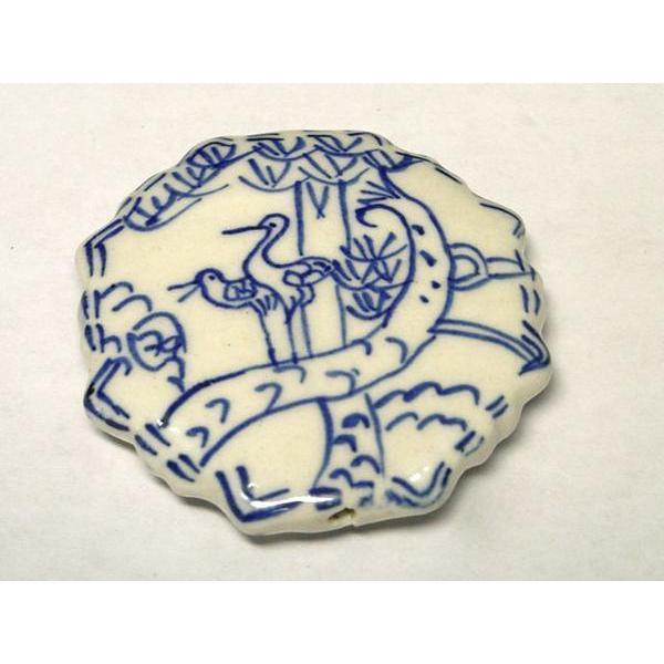 ◇陶器ビーズ◇円盤型 約48mm 青絵 松に鳥 1個 06-0846 : Bクラフト