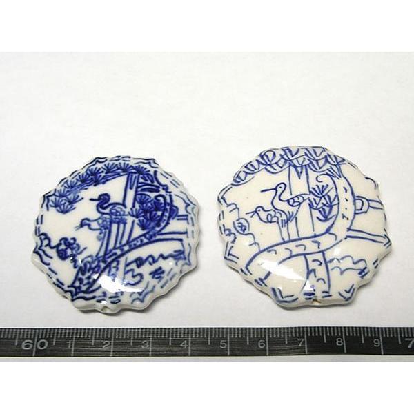 ◇陶器ビーズ◇円盤型 約48mm 青絵 松に鳥 1個 06-0846 : B
