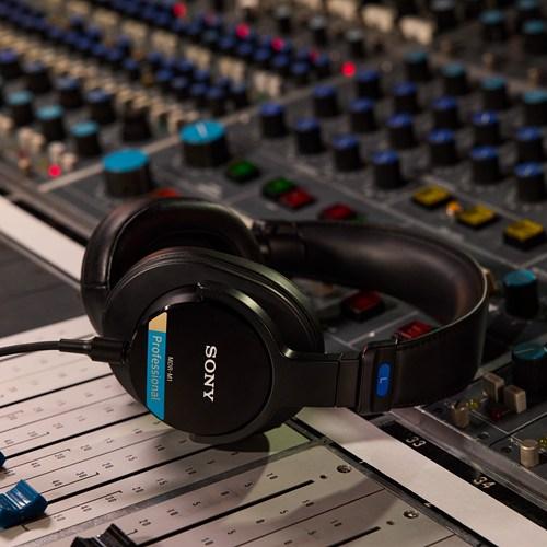 SONY（ソニー） ヘッドホン MDR-M1 Q 密閉型 モニターヘッドホン