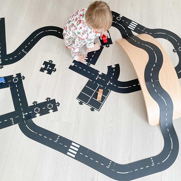 キングオブザロード・ギフトセット waytoplay 2台＋40pcs ウェイトゥプレイ（オランダ） ゴム製道路セット 【沖縄及び離島発送不可】_2