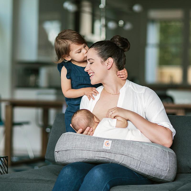 ergobaby（エルゴベビー） ナチュラルカーブ・ナーシングピロー 授乳