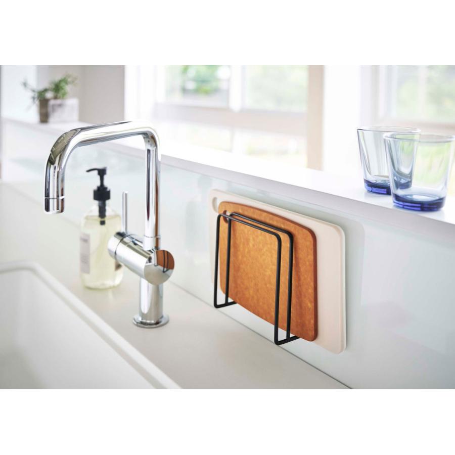 キッチン収納 山崎実業 正規品 TOWER タワー マグネットまな板スタンド 収納ラック マグネットキッチンシリーズ ブラック | tower | 01