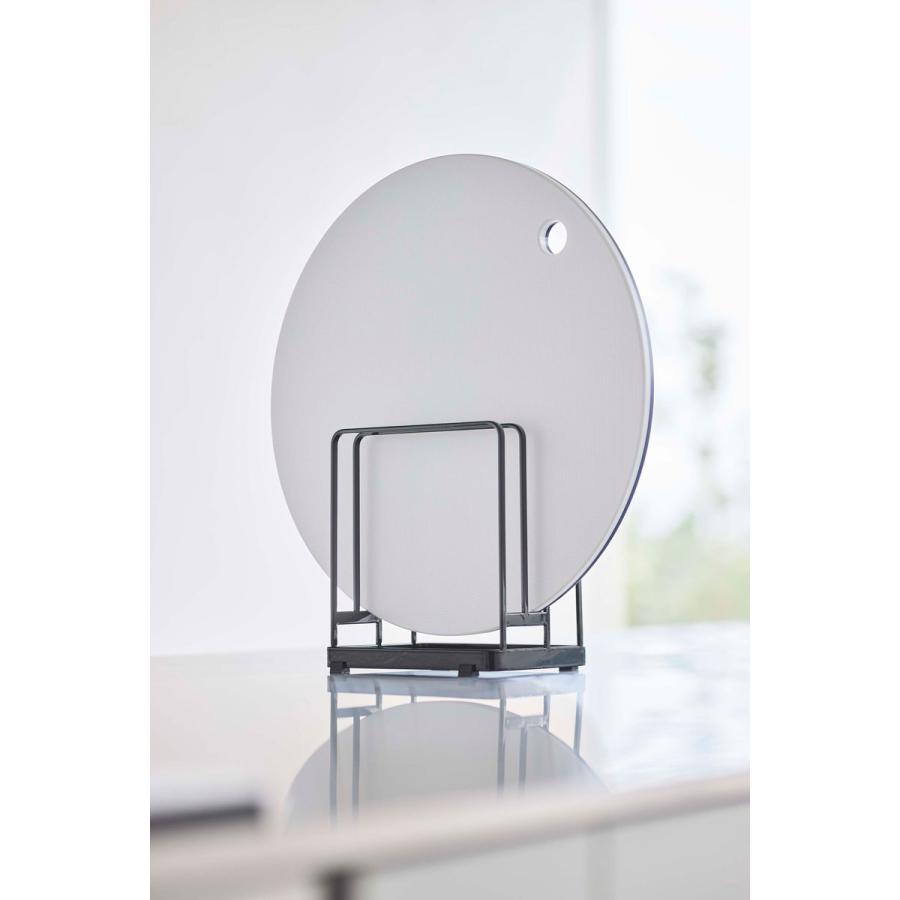 まな板スタンド 山崎実業 正規品 TOWER タワー 丸いまな板が置ける まな板スタンド まな板立て まな板収納  ブラック | tower | 02