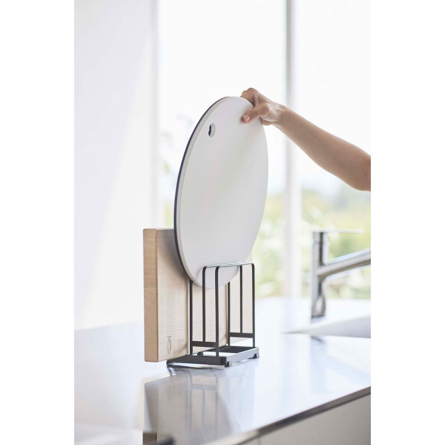 まな板スタンド 山崎実業 正規品 TOWER タワー 丸いまな板が置ける まな板スタンド まな板立て まな板収納  ブラック | tower | 03