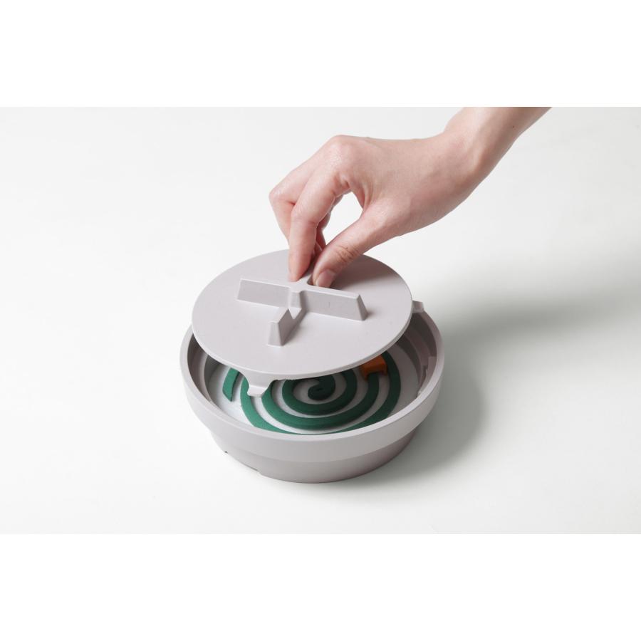 蚊取り線香入れ 正規品 ideaco イデアコ 蚊取り線香入れ マンホール 蚊遣り 蚊やり器 Kayari Manhole ブラック |  | 06