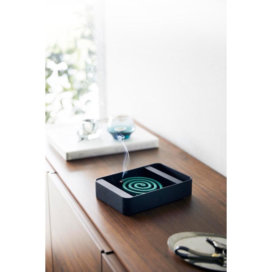 蚊取り線香入れ 山崎実業 正規品 tower タワー ハンドル付き蚊取り線香スタンド 蚊遣り 蚊やり器  ブラック | tower | 02