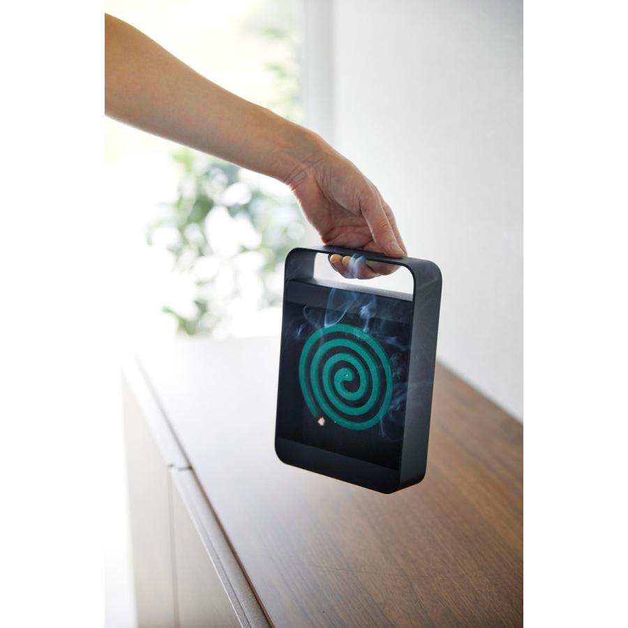 蚊取り線香入れ 山崎実業 正規品 tower タワー ハンドル付き蚊取り線香スタンド 蚊遣り 蚊やり器  ブラック | tower | 03