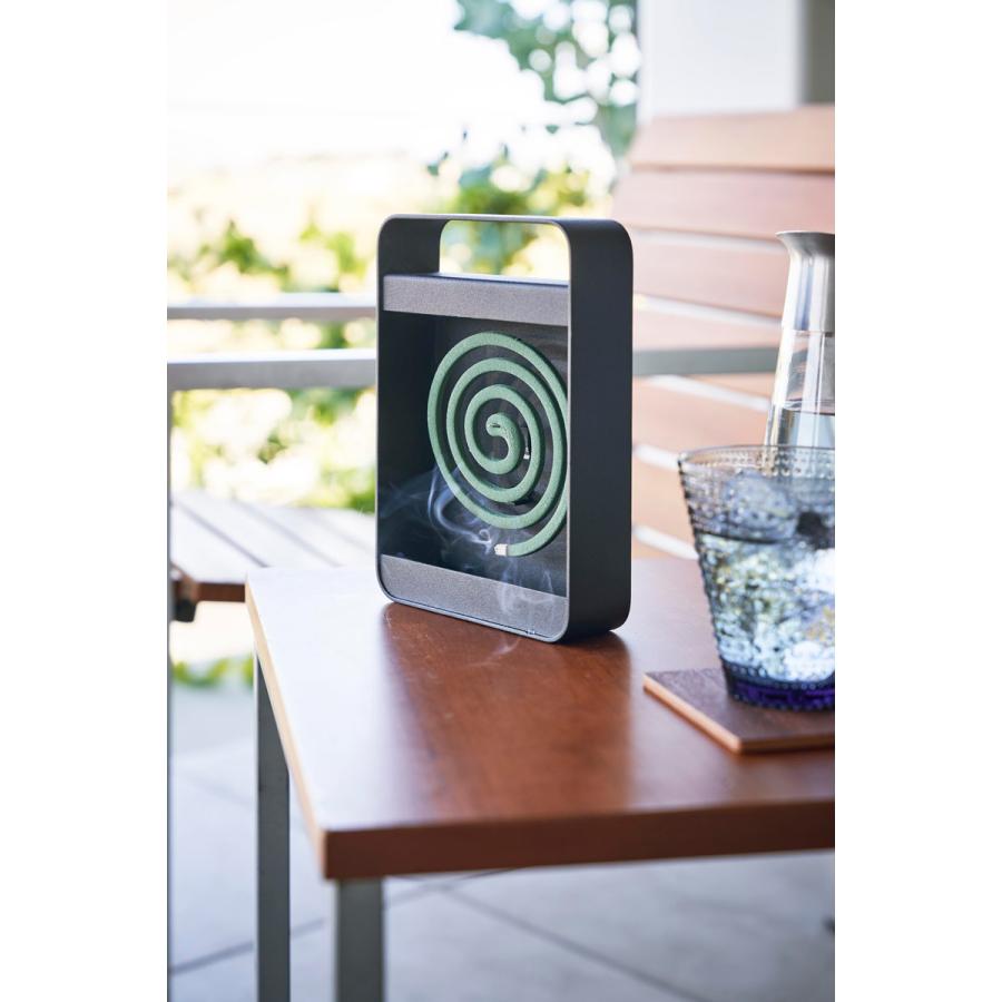 蚊取り線香入れ 山崎実業 正規品 tower タワー ハンドル付き蚊取り線香スタンド 蚊遣り 蚊やり器  ブラック | tower | 09