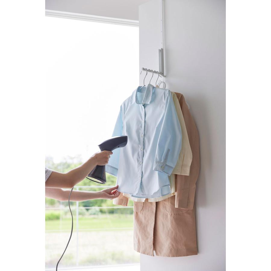 衣類スチーマーハンガーラック 山崎実業 正規品 tower タワー 使わない時は折り畳める衣類スチーマー用ドアハンガー 衣類スチーマーアイロン台  ホワイト | tower | 05
